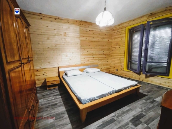 Дава се под наем Тристаен апартамент в Русе, Център - 98 кв.м за 499.8 € - Снимка #1