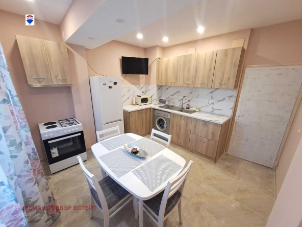 Дава се под наем Двустаен апартамент в Русе, Здравец - 64 кв.м за 408 € - Снимка #1