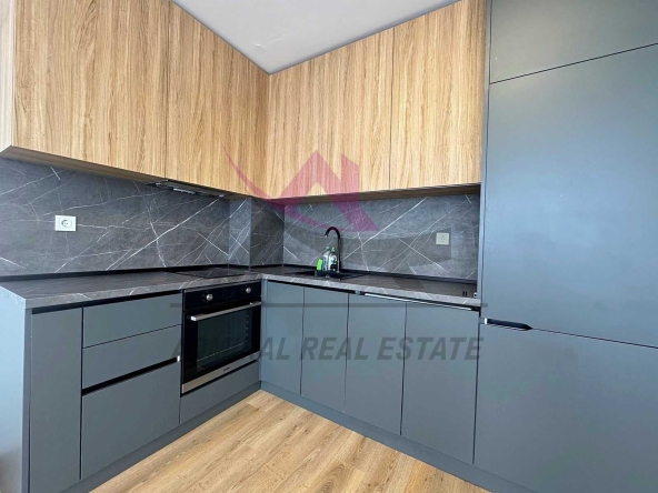 Дава се под наем Тристаен апартамент в Варна, Възраждане 3 - 60 кв.м за 435 € - Снимка #1