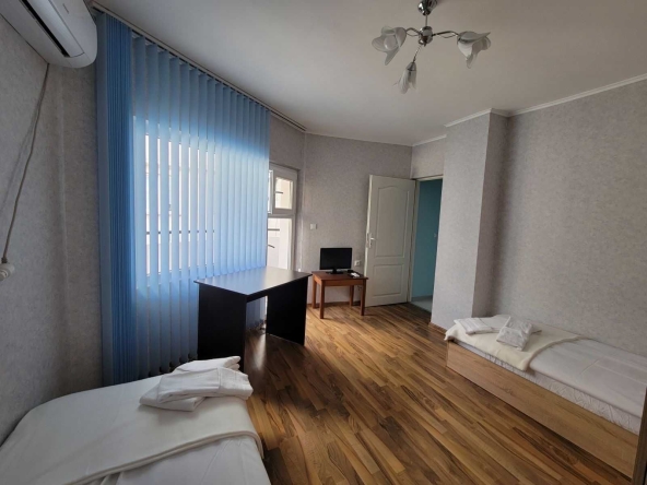 Дава се под наем Тристаен апартамент в Русе, Център - 80 кв.м за 357 € - Снимка #1