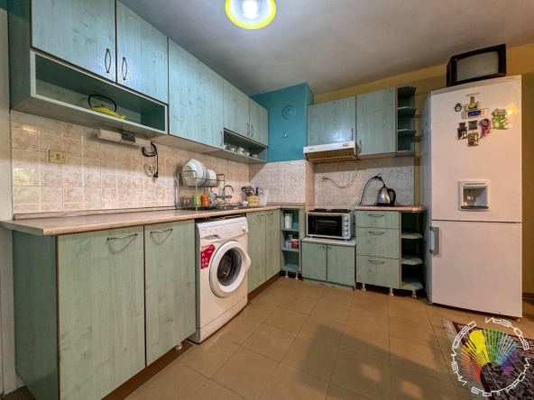 Дава се под наем Тристаен апартамент в Бургас, Център - 90 кв.м за 433.5 € - Снимка #1