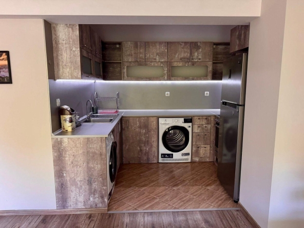 Дава се под наем Тристаен апартамент в Пловдив, Гагарин - 97 кв.м за 664 € - Снимка #1