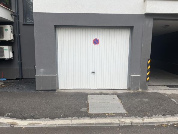 Дава се под наем Гараж / Паркомясто в София, Красна поляна 3 - 16 кв.м за 132.6 € - Снимка #1