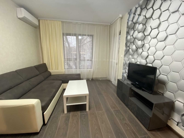 Двустаен апартамент в Пловдив, Център - 70 кв.м за 1200 €/кв.м - Снимка #1