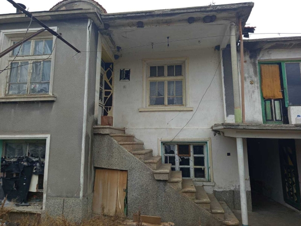 Къща в с. Ръжена, Област Стара Загора - 660 кв.м за 78 €/кв.м - Снимка #1