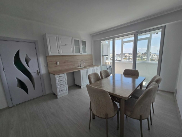 Тристаен апартамент в Шумен, Военно училище - 65 кв.м за 1569 €/кв.м - Снимка #1