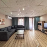 Дава се под наем Тристаен апартамент в Бургас, Лазур - 130 кв.м за 850 € - Снимка #1