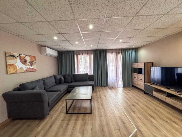 Дава се под наем Тристаен апартамент в Бургас, Лазур - 130 кв.м за 850 € - Снимка #1