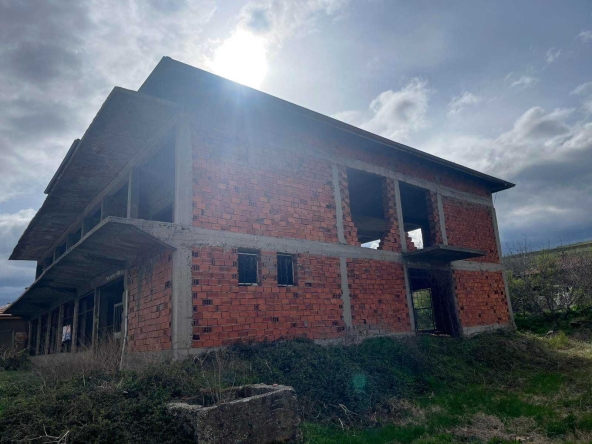 Промишлена сграда в Дупница - 730 кв.м за 110 €/кв.м - Снимка #1