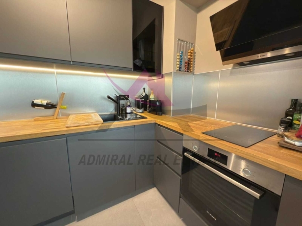 Дава се под наем Четиристаен апартамент в Варна, Червен площад - 120 кв.м за 1100 € - Снимка #1