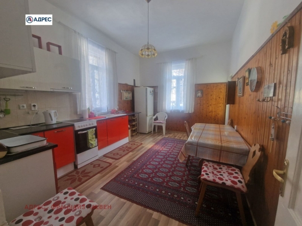 Многостаен апартамент в Плевен, Идеален център - 210 кв.м за 1191 €/кв.м - Снимка #1