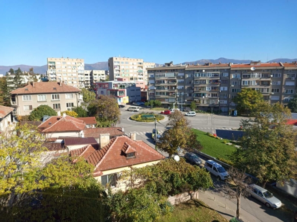 Дава се под наем Четиристаен апартамент в Казанлък - 110 кв.м за 255 € - Снимка #1