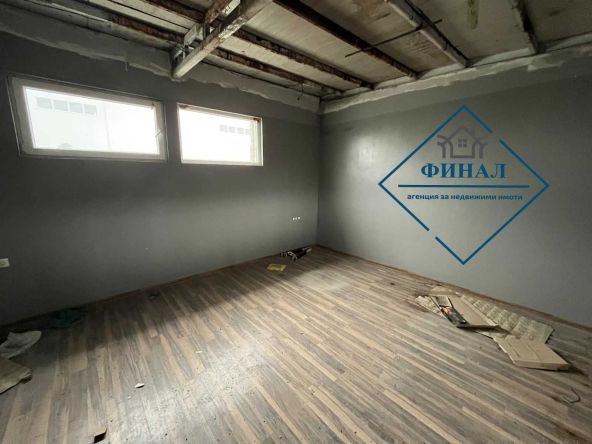 Дава се под наем Склад в Шумен, Тракия - 750 кв.м за 1530 € - Снимка #1