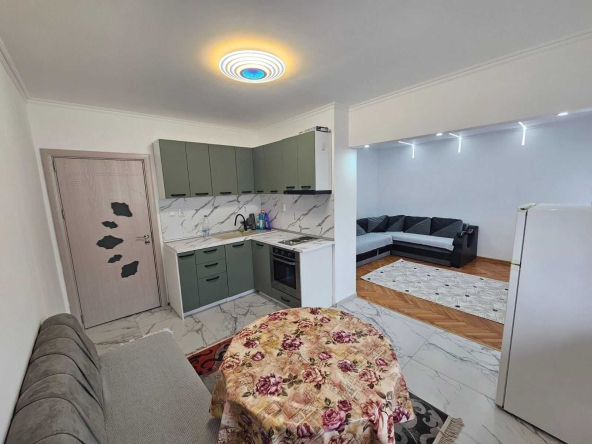 Дава се под наем Двустаен апартамент в Разград, Център - 62 кв.м за 382.5 € - Снимка #1