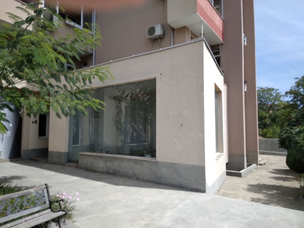 Заведение в Плевен, Дружба 1 - 223 кв.м за 427 €/кв.м - Снимка #1