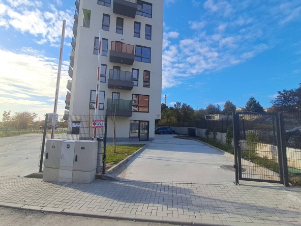 Дава се под наем Гараж / Паркомясто в Варна, Чайка - 12 кв.м за 76.5 € - Снимка #1