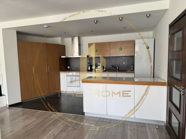 Дава се под наем Тристаен апартамент в Варна, Гръцка махала - 110 кв.м за 950 € - Снимка #1