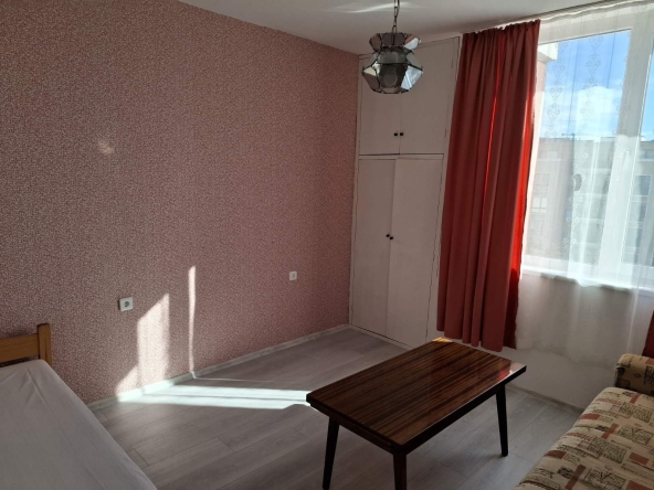 Дава се под наем Тристаен апартамент в Варна, Възраждане 1 - 13 кв.м за 153 € - Снимка #1