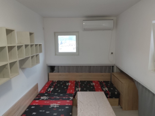 Дава се под наем Едностаен апартамент в Хасково, Хисаря - 15 кв.м за 147.9 € - Снимка #1