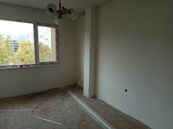 Тристаен апартамент в Казанлък - 75 кв.м за 1347 €/кв.м - Снимка #1