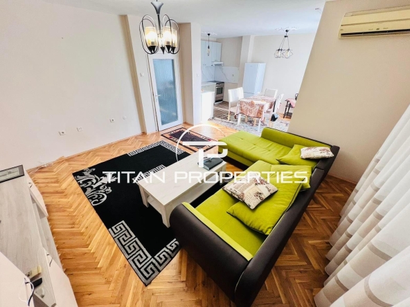 Дава се под наем Тристаен апартамент в Бургас, Славейков - 100 кв.м за 663 € - Снимка #1