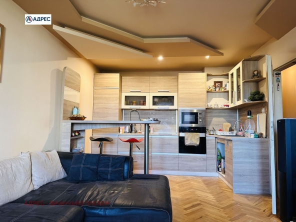Тристаен апартамент в Плевен, Сторгозия - 74 кв.м за 1622 €/кв.м - Снимка #1