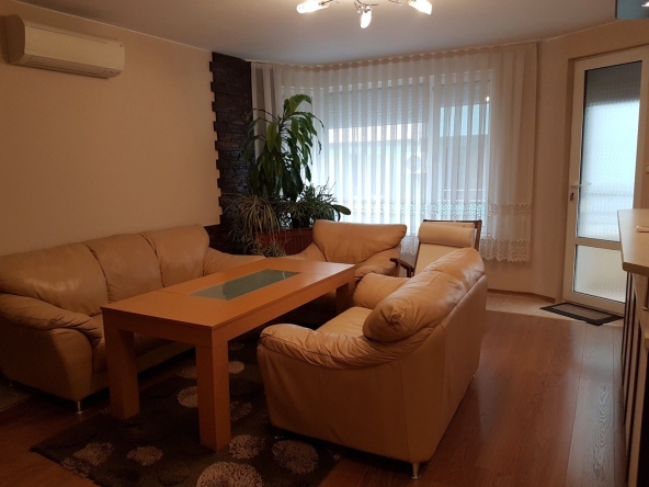 Тристаен апартамент в Пловдив, Кършияка - 120 кв.м за 5 €/кв.м - Снимка #1