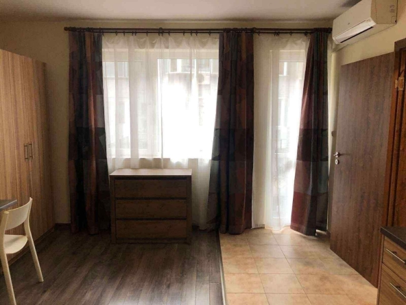Дава се под наем Едностаен апартамент в Варна, Център - 20 кв.м за 357 € - Снимка #1