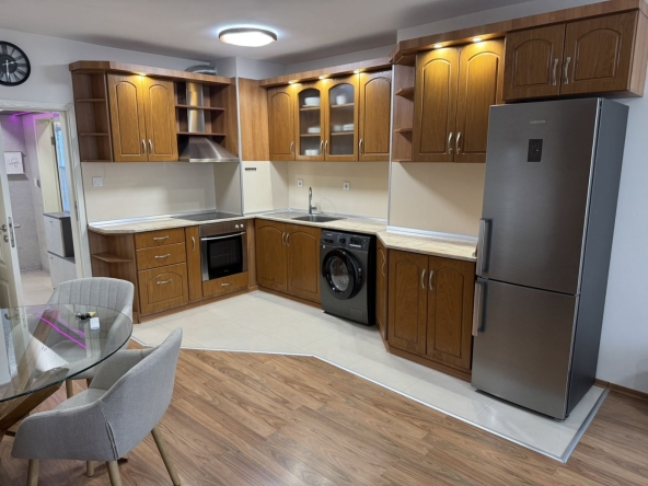 Дава се под наем Двустаен апартамент в Русе, Център - 70 кв.м за 408 € - Снимка #1