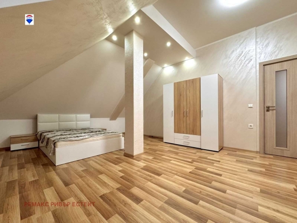 Четиристаен апартамент в Русе, Широк център - 148 кв.м за 1250 €/кв.м - Снимка #1