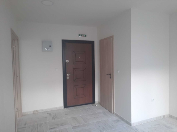 Дава се под наем Офис в Шумен, Добруджански - 37 кв.м за 280.5 € - Снимка #1