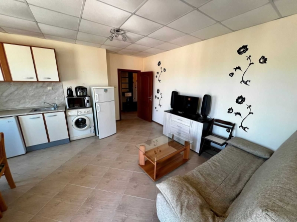 Тристаен апартамент в к.к. Слънчев бряг - 77 кв.м за 1072 €/кв.м - Снимка #1