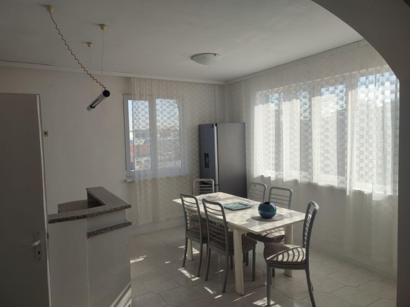 Дава се под наем Етаж от къща в Пловдив, Христо Смирненски - 115 кв.м за 562 € - Снимка #1