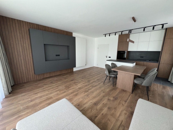 Дава се под наем Тристаен апартамент в София, Малинова долина - 125 кв.м за 1000 € - Снимка #1