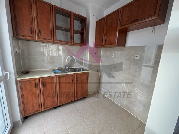 Дава се под наем Четиристаен апартамент в Варна, Зимно кино Тракия - 85 кв.м за 562 € - Снимка #1