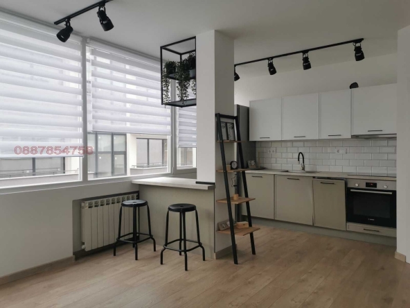 Дава се под наем Тристаен апартамент в Пловдив, Кършияка - 89 кв.м за 663 € - Снимка #1