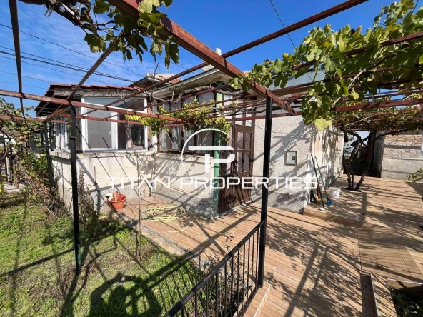 Къща в с. Черни връх, Област Бургас - 250 кв.м за 1326 €/кв.м - Снимка #1