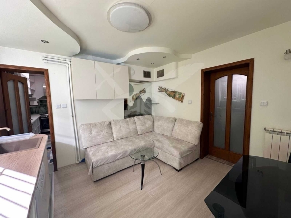 Дава се под наем Тристаен апартамент в Пловдив, Център - 70 кв.м за 700 € - Снимка #1