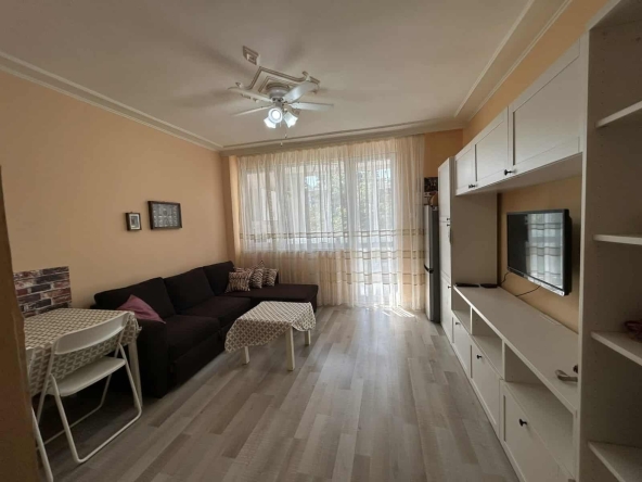 Дава се под наем Тристаен апартамент в Варна, Център - 62 кв.м за 562 € - Снимка #1