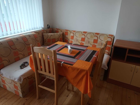 Дава се под наем Тристаен апартамент в Горна Оряховица - 90 кв.м за 137.7 € - Снимка #1