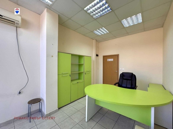 Дава се под наем Офис в Русе, Широк център - 28 кв.м за 193.8 € - Снимка #1