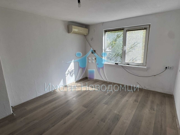 Етаж от къща в Шумен, Пазара - 82 кв.м за 1518 €/кв.м - Снимка #1