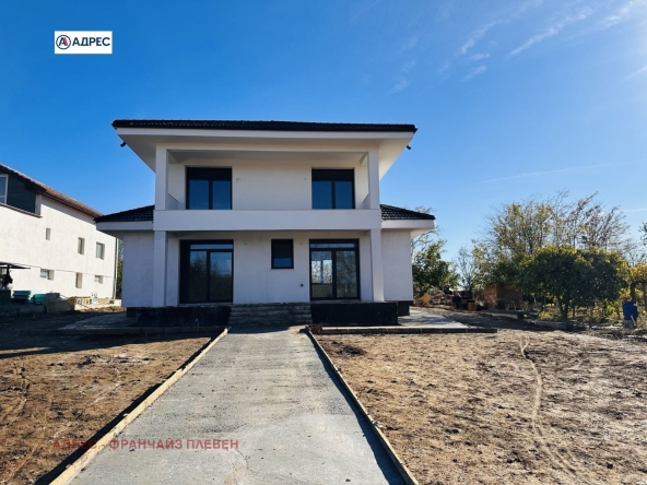 Къща в с. Гривица, Област Плевен - 180 кв.м за 1528 €/кв.м - Снимка #1