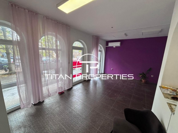 Дава се под наем Магазин в Бургас, Славейков - 51 кв.м за 382.5 € - Снимка #1