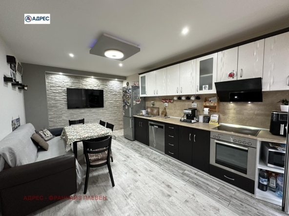 Тристаен апартамент в Плевен, Сторгозия - 70 кв.м за 1715 €/кв.м - Снимка #1