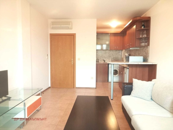 Дава се под наем Тристаен апартамент в к.к. Слънчев бряг - 101 кв.м за 307 € - Снимка #1