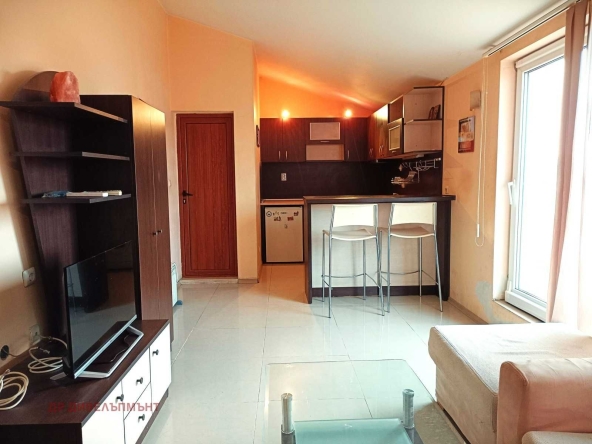 Дава се под наем Двустаен апартамент в Несебър - 68 кв.м за 288.15 € - Снимка #1