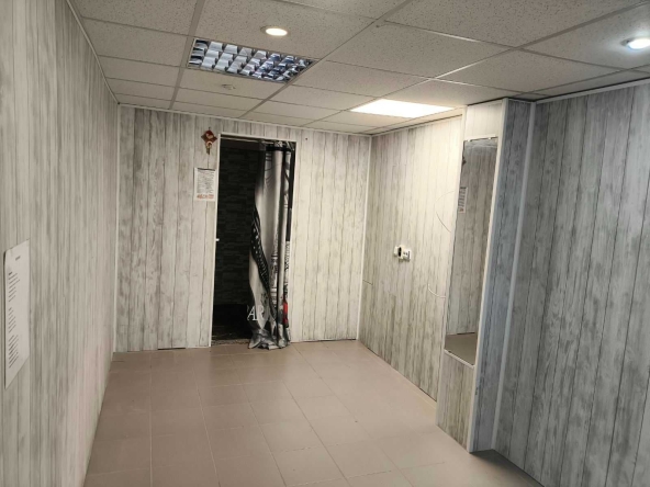 Дава се под наем Магазин в Разград, Варош - 20 кв.м за 178.5 € - Снимка #1