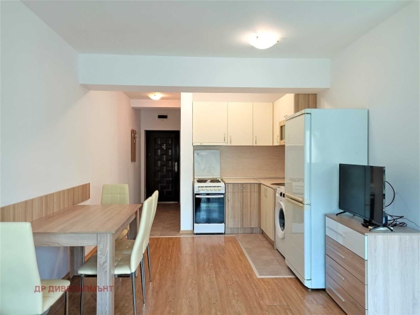 Дава се под наем Тристаен апартамент в Свети Влас - 91 кв.м за 305.49 € - Снимка #1