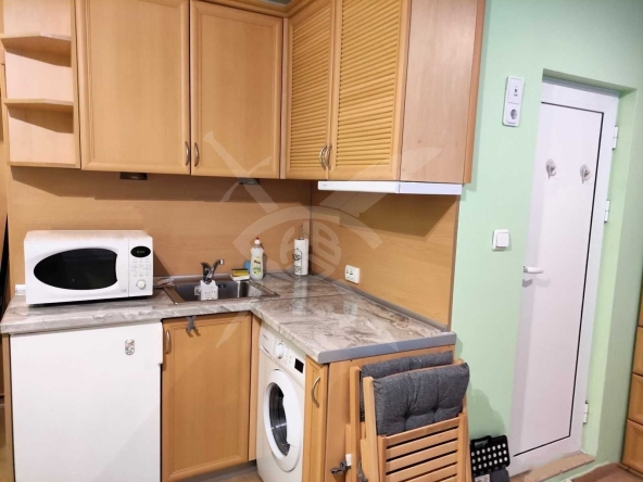 Дава се под наем Едностаен апартамент в Варна, Център - 25 кв.м за 114.75 € - Снимка #1